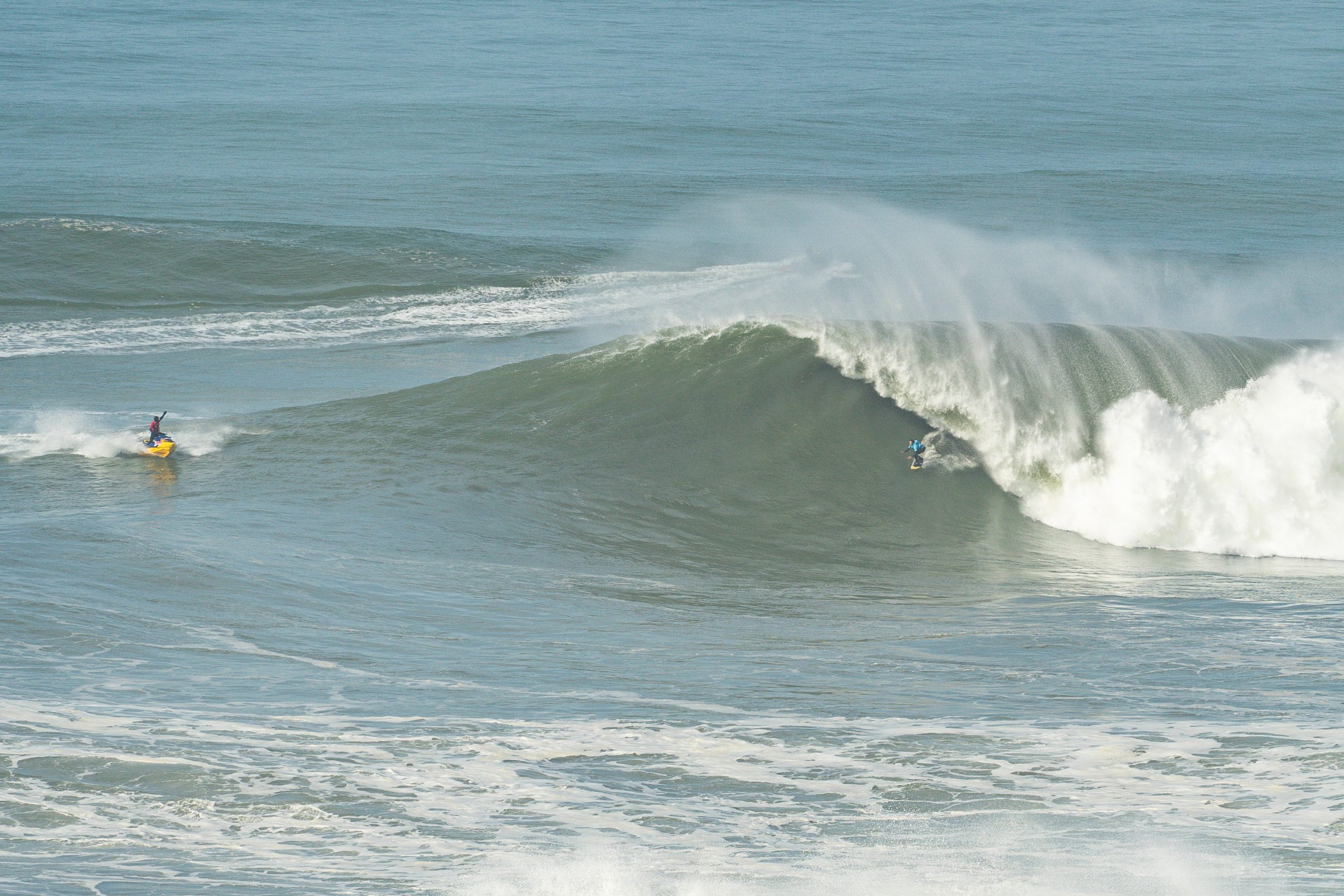 Surf action in Nazaré