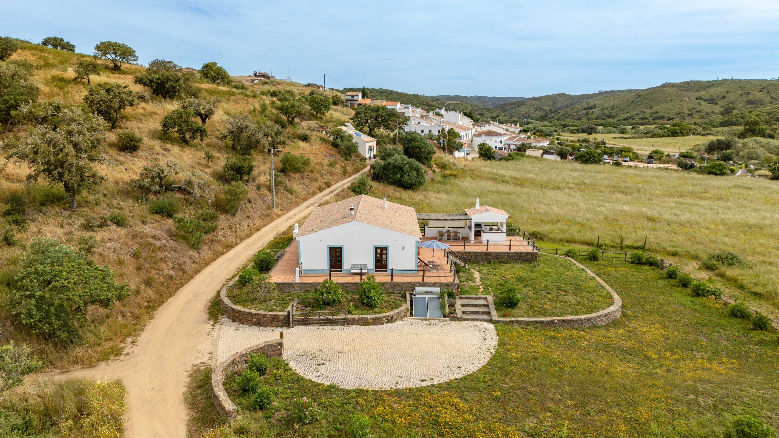 Fotografia com drone de uma casa de campo